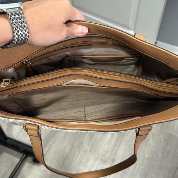 Michael Kors Purse - Picture 2 of 2